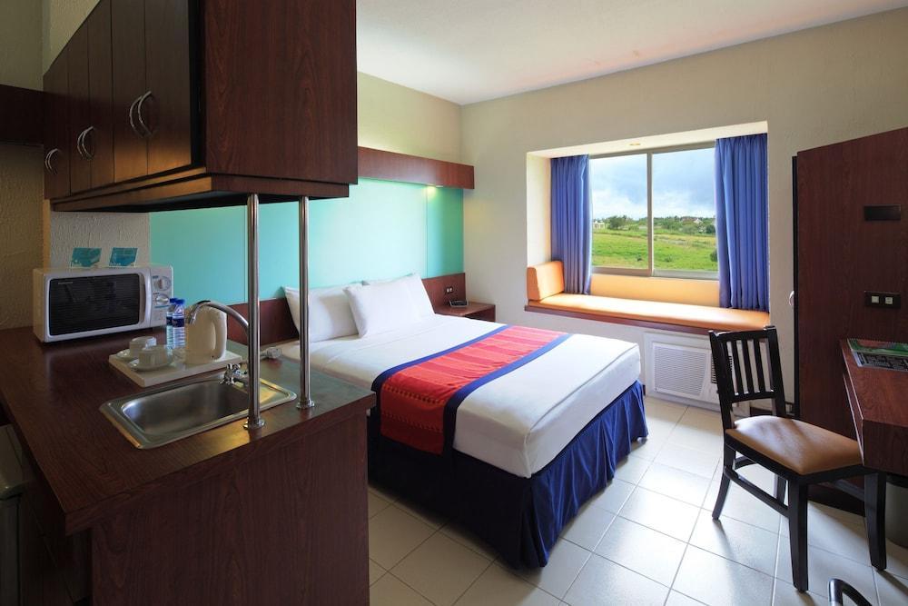 Microtel By Wyndham Eagle Ridge General Trias  Exterior photo