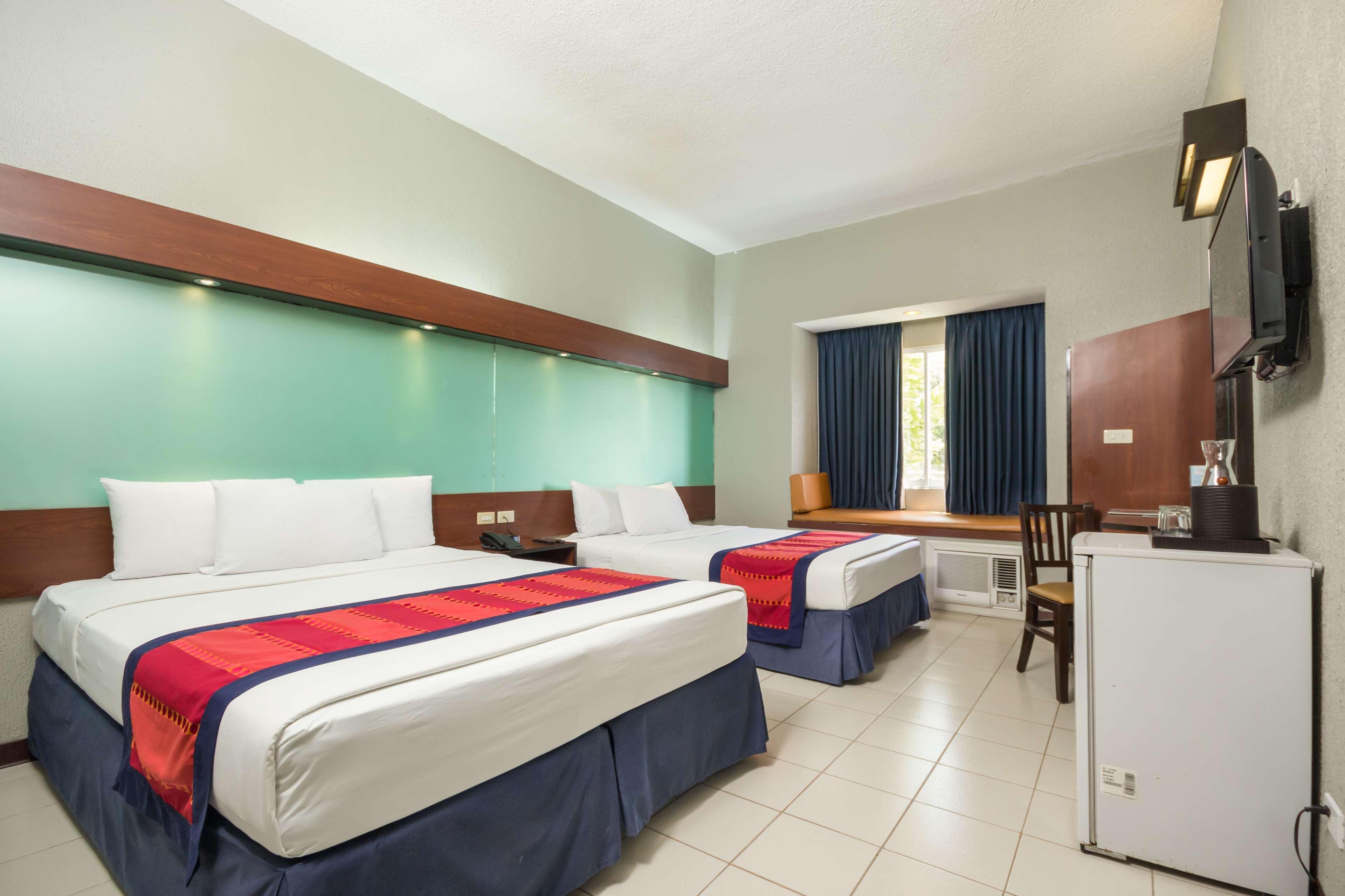 Microtel By Wyndham Eagle Ridge General Trias  Exterior photo