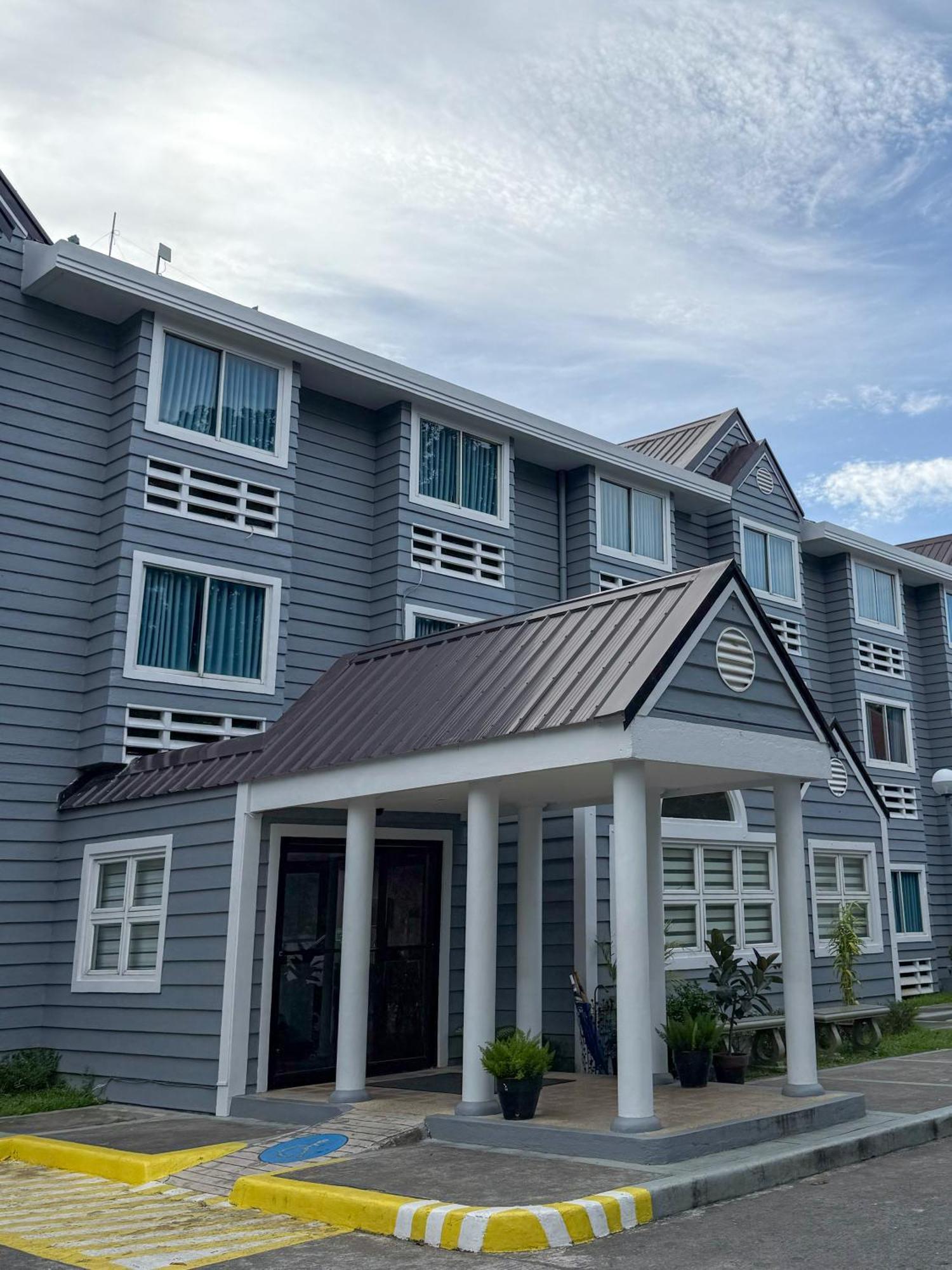 Microtel By Wyndham Eagle Ridge General Trias  Exterior photo