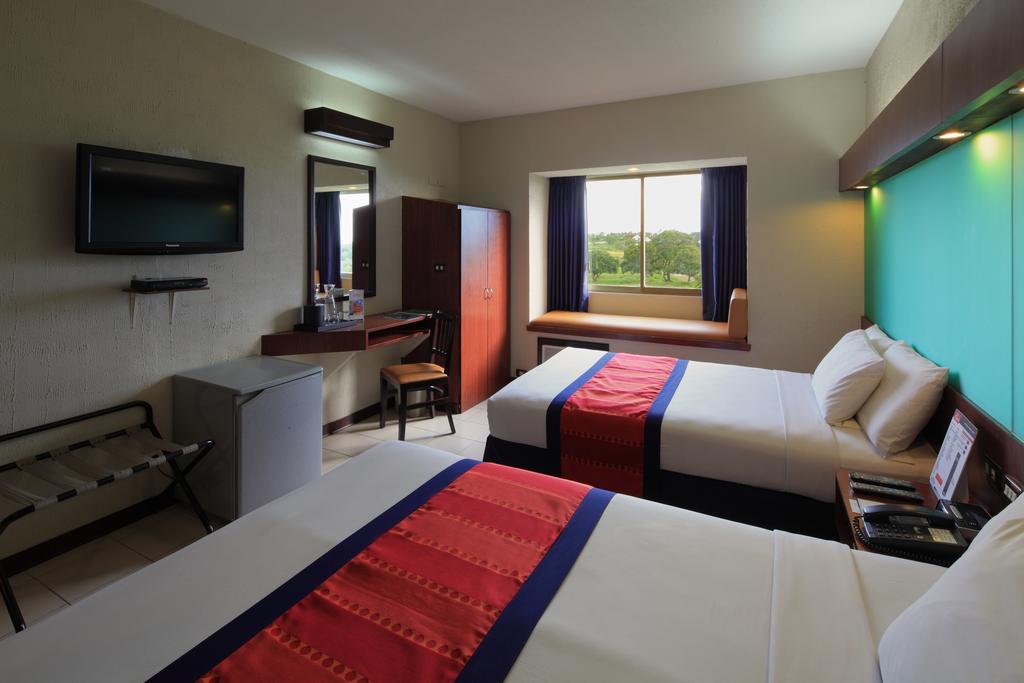 Microtel By Wyndham Eagle Ridge General Trias  Exterior photo