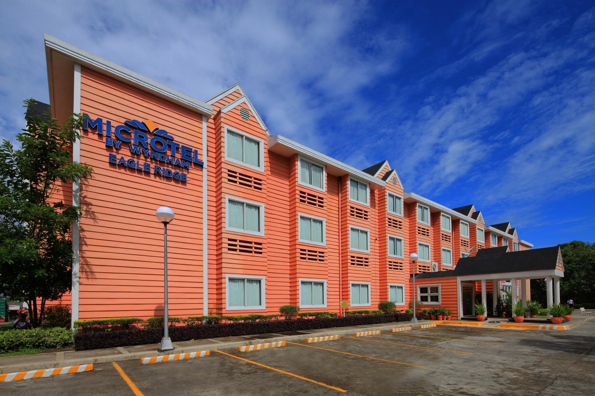 Microtel By Wyndham Eagle Ridge General Trias  Exterior photo